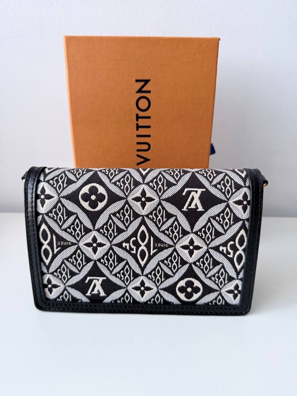 Pre-Loved Designer Style Chain Wallet Crossbody Bag – Black & White Canvas with Gold-Tone Hardware