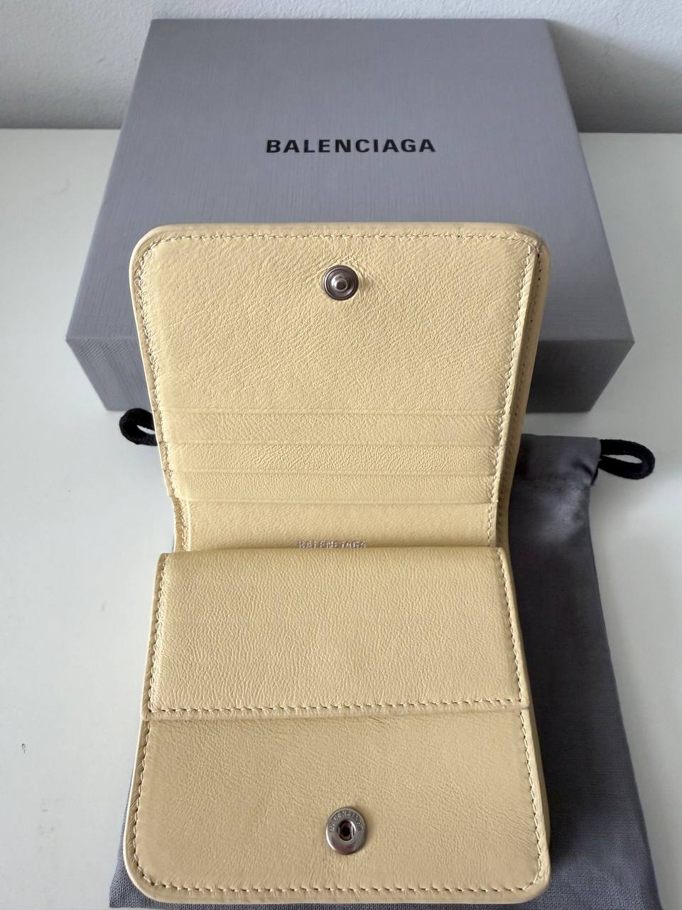 Pre-Owned Beige Leather Bi-Fold Wallet