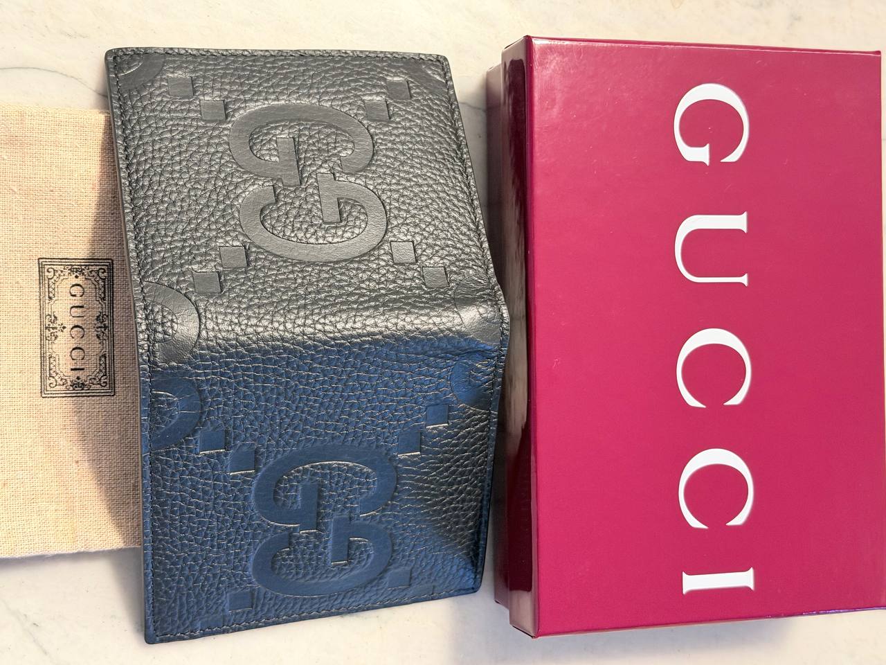 Billetera Gucci Interlocking G de Piel Graneada - Negro Mate