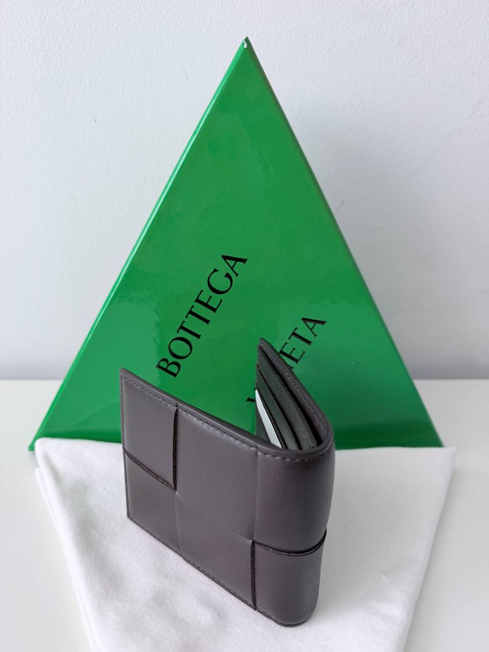 Billetera Plegable Bottega Veneta Intrecciato Macromotivo Bicolor