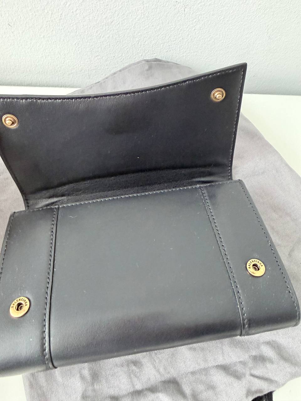 Cartera Continental Balenciaga B. Slim en Piel Negra