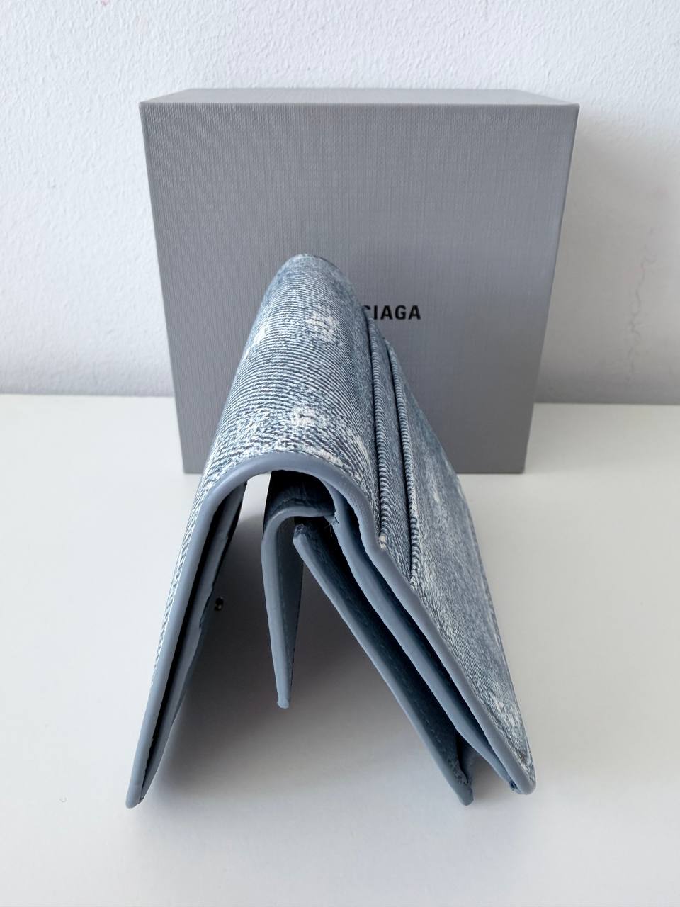 Cartera Compacta Cash con Efecto Denim Desgastado