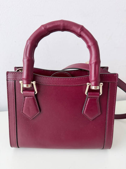 Bolso de mano Gucci Marmont mini en cuero burdeos con asa envuelta en pañuelo