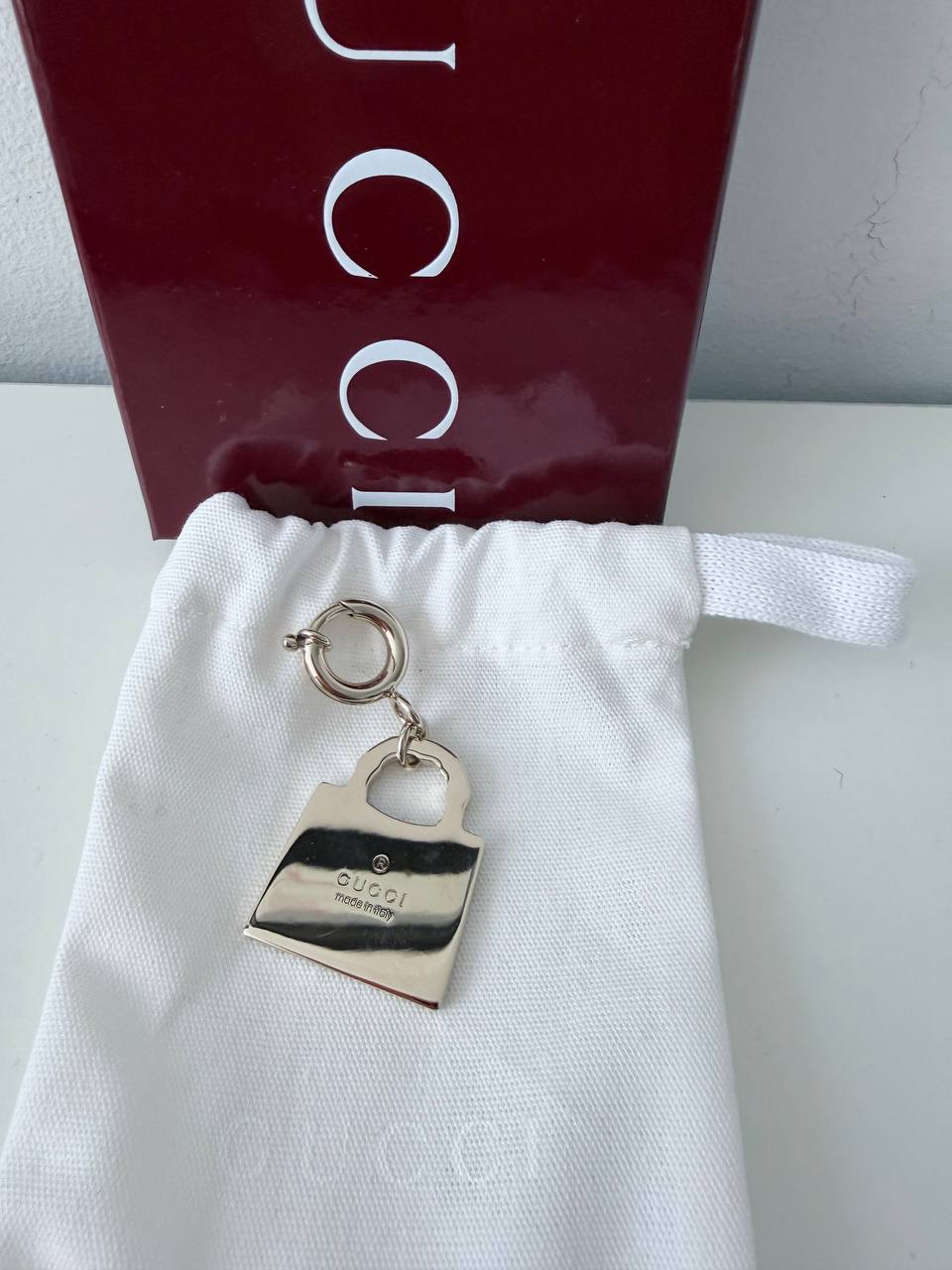 Llavero - Charm de Bolso Gucci con Silueta de Bolso Bamboo en Metal y Esmalte Verde Lima
