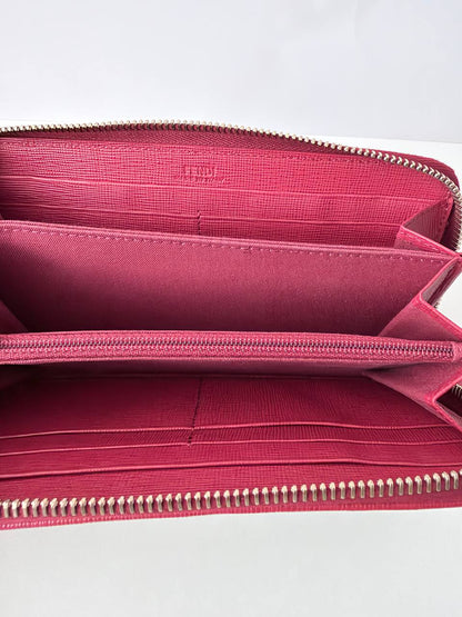 Billetera Larga Zip-Around Fendi Zucca Monogram con Ribete Fucsia
