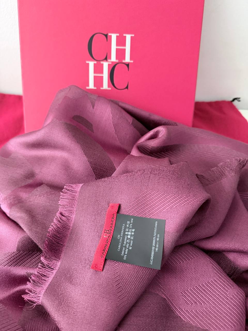 Carolina Herrera Monogram Scarf en Jacquard Púrpura