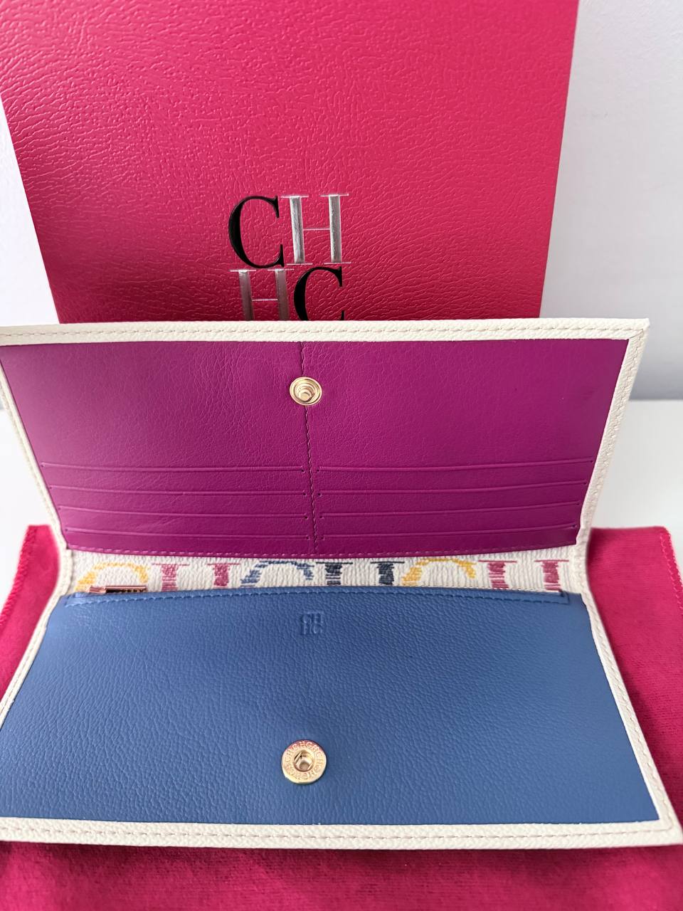 Billetera Larga Carolina Herrera Polka Dot Circo Print Wallet en Piel Grabada Marfil Multicolor