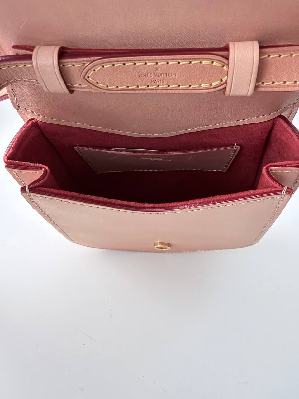 Crossbody Louis Vuitton Volta Fold Me Pouch en Piel Vachetta Natural