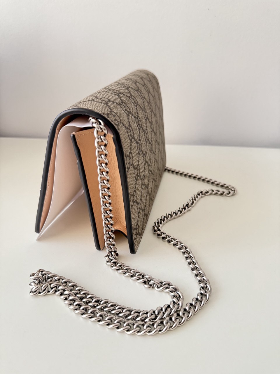 Pre-Owned Marmont Supreme Wallet on Chain Beige and White