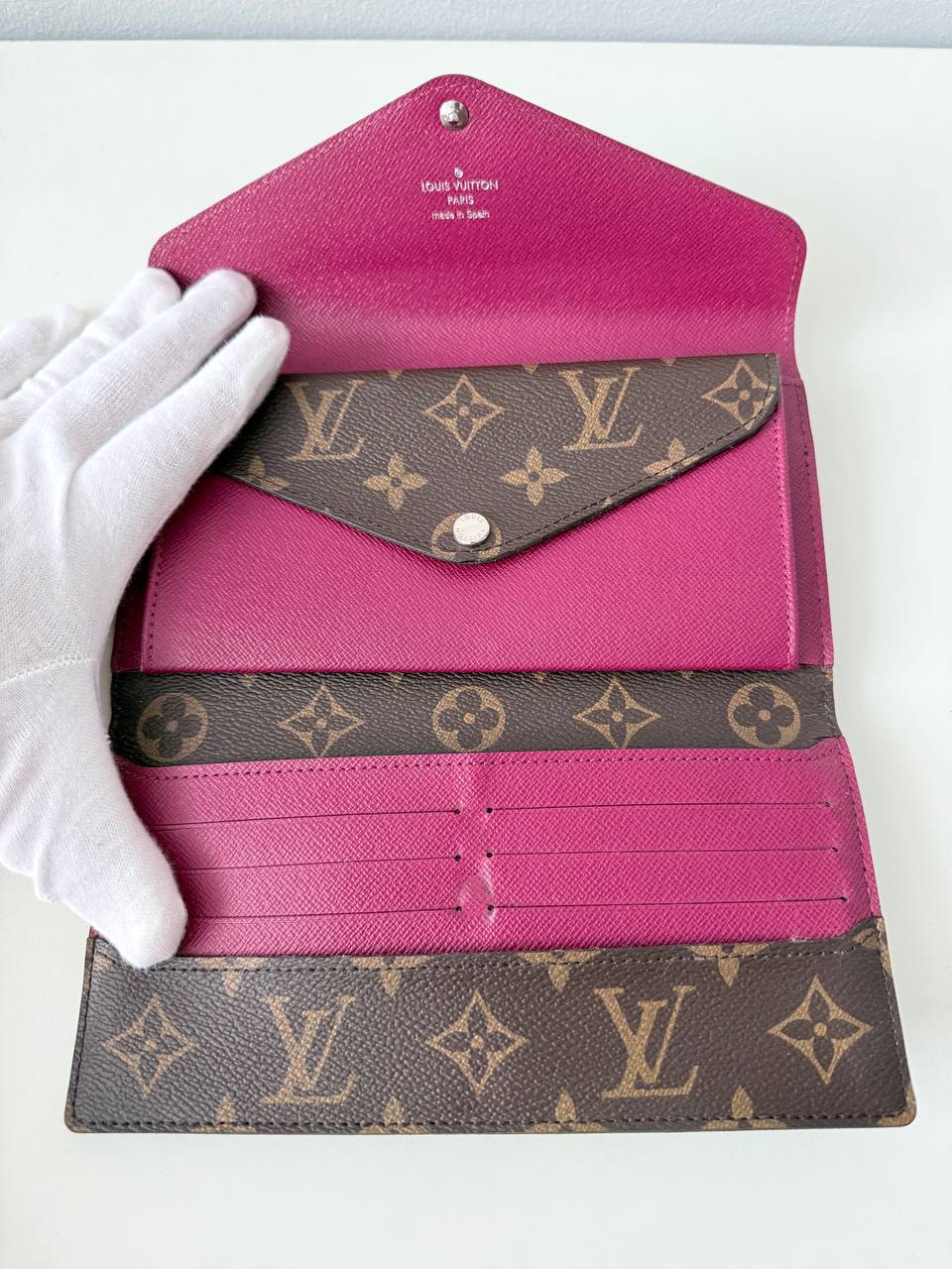 Sarah Wallet | Pre-Owned | Dust Bag Only | Like New