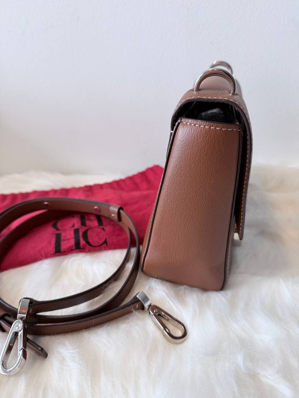Insignia Leather Shoulder Bag – Brown – Pre-Loved | Full Set