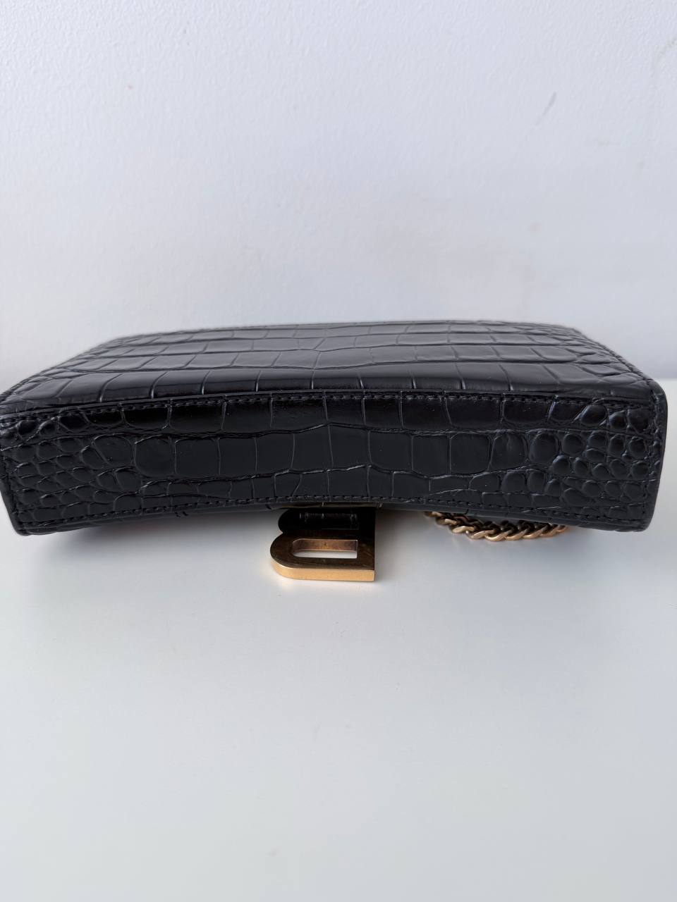 Hourglass Chain Wallet Croc-Embossed Black Leather Gold Hardware (Full Set, Pre-Owned)