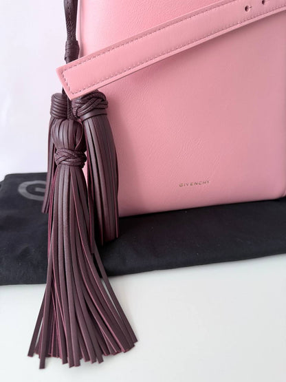 Bolso Cubo Givenchy GV Bucket en Piel Rosa con Borlas