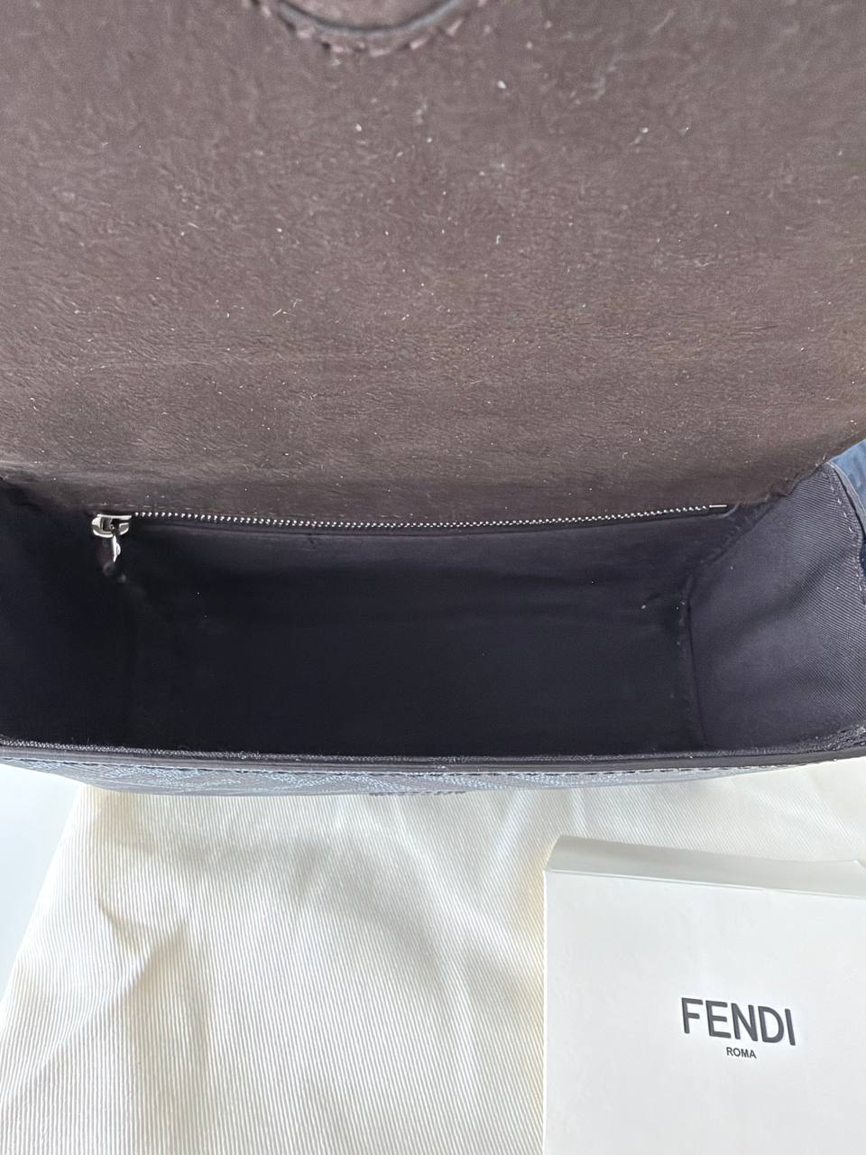 Bolso Bandolera Fendi FF Baguette Camera Case en Piel y Lona FF Azul Noche