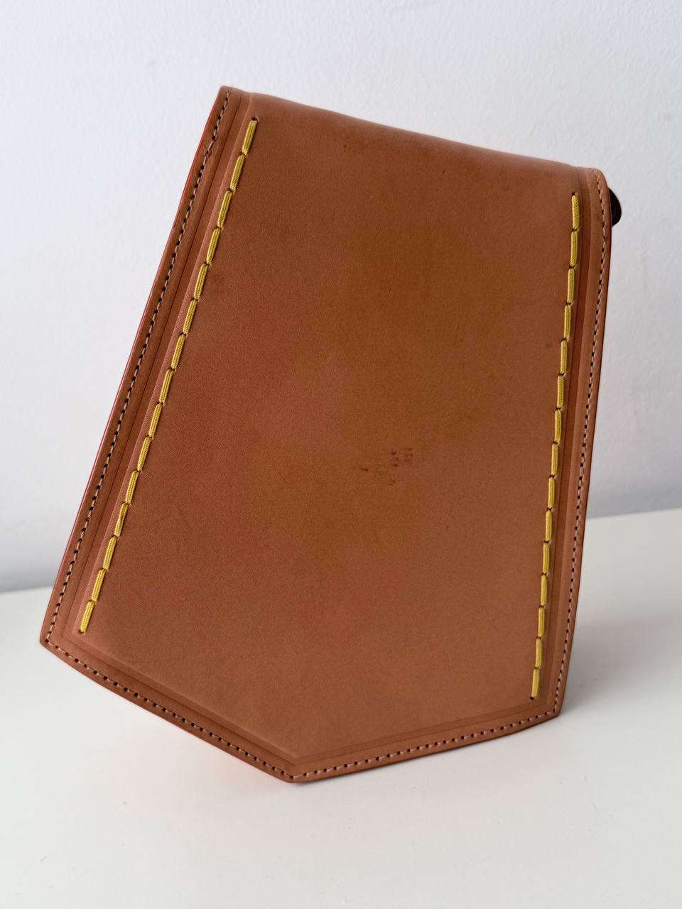 Crossbody Louis Vuitton Volta Fold Me Pouch en Piel Vachetta Natural