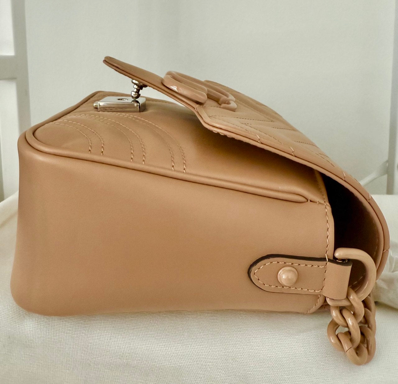 Pre-Owned Marmont Leather Shoulder Bag Beige