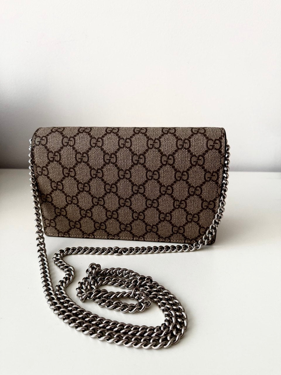 Pre-Owned Marmont Supreme Wallet on Chain Beige and White
