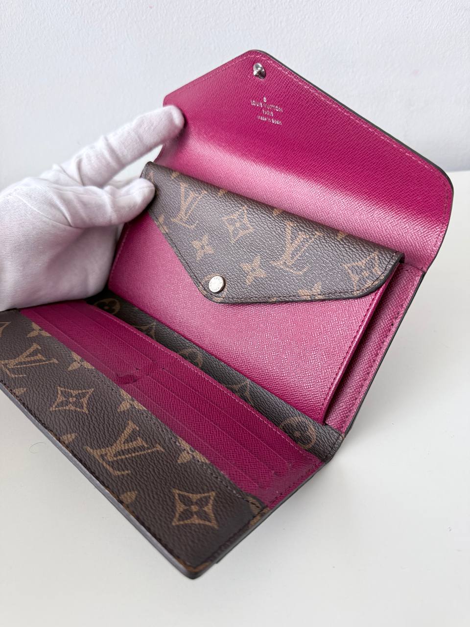 Sarah Wallet | Pre-Owned | Dust Bag Only | Like New