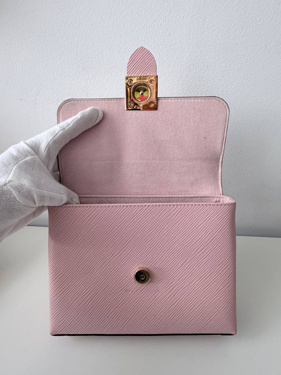 Pre-Loved Designer Style Pink Leather Crossbody Bag with Gold-Tone Hardware