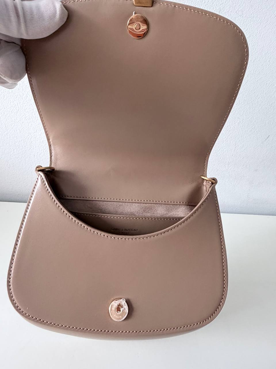 Small Shoulder Bag – Nude Beige Leather – Pre-Loved Authentic
