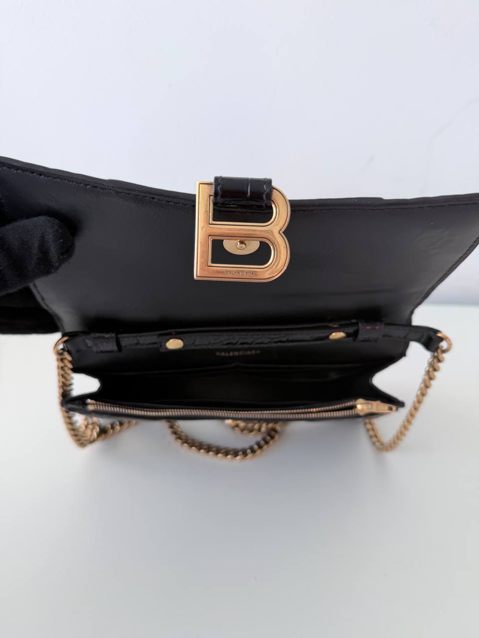 Hourglass Chain Wallet Croc-Embossed Black Leather Gold Hardware (Full Set, Pre-Owned)