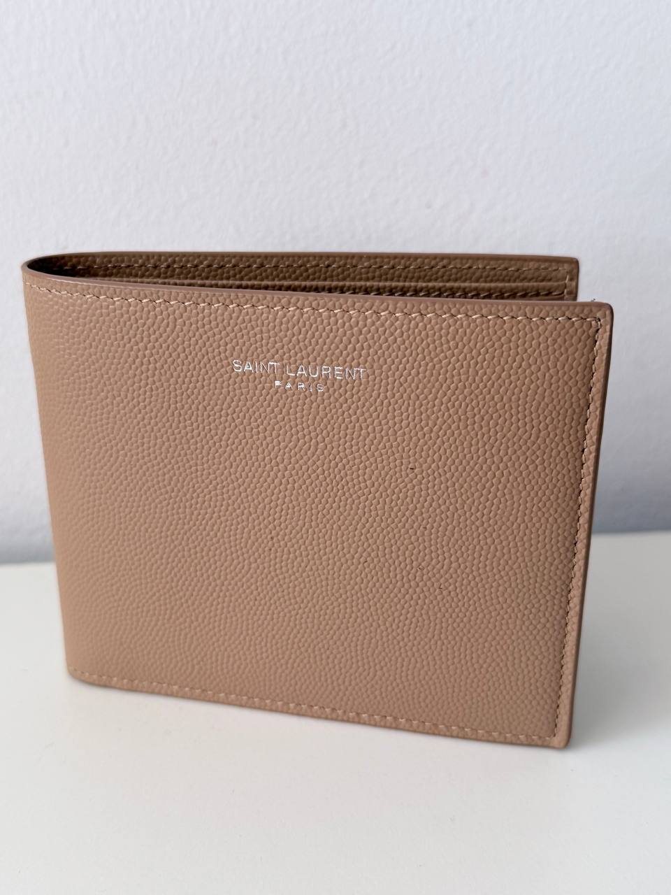 Paris Grained Leather Bifold Wallet – Beige / Nude – Authentic Pre-Owned