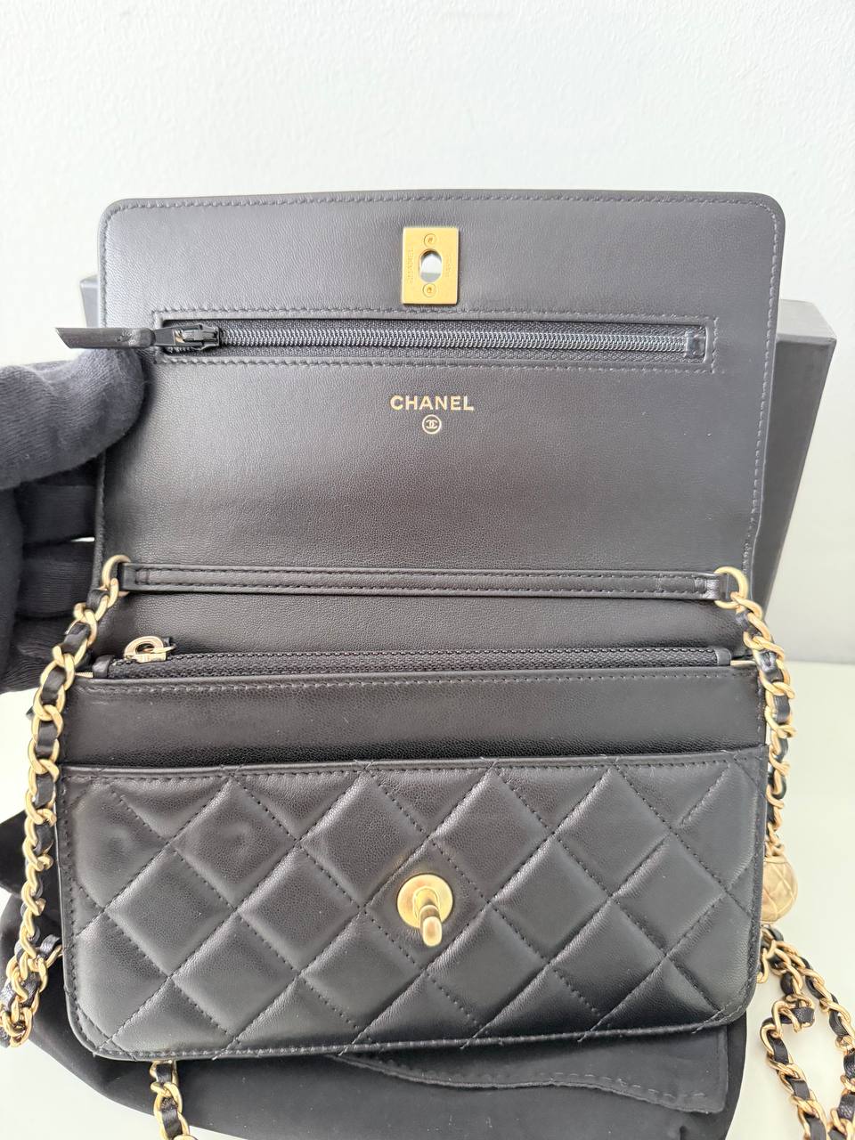 Bolso Wallet on Chain (WOC) Golden Ball en Piel Lambskin