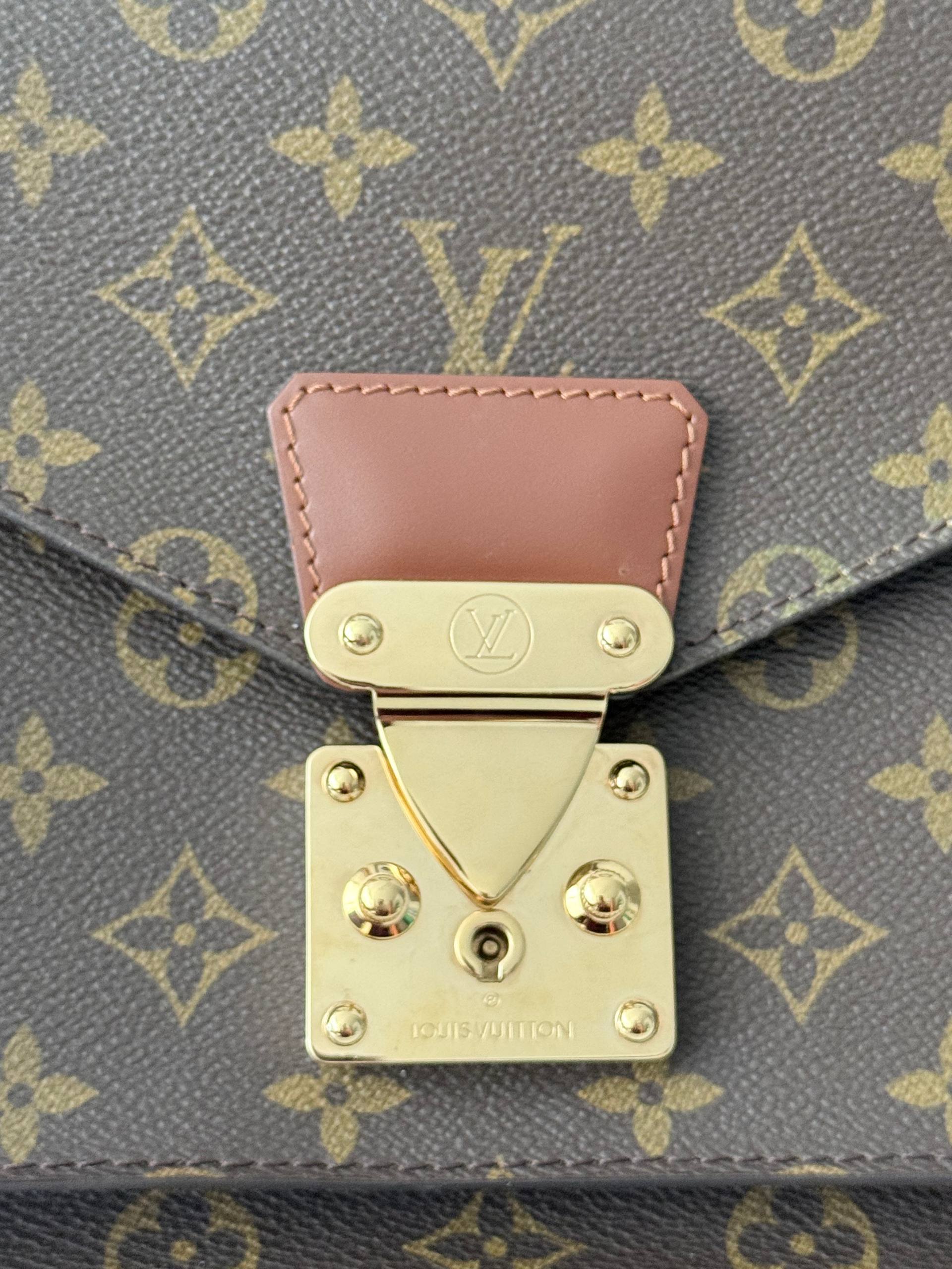 Pochette Métis Monogram Crossbody — Excellent Condition