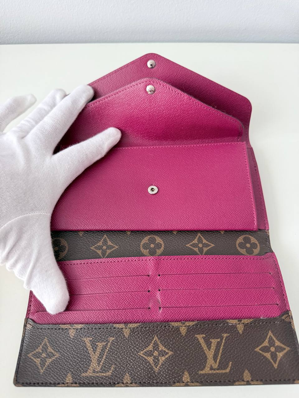 Sarah Wallet | Pre-Owned | Dust Bag Only | Like New