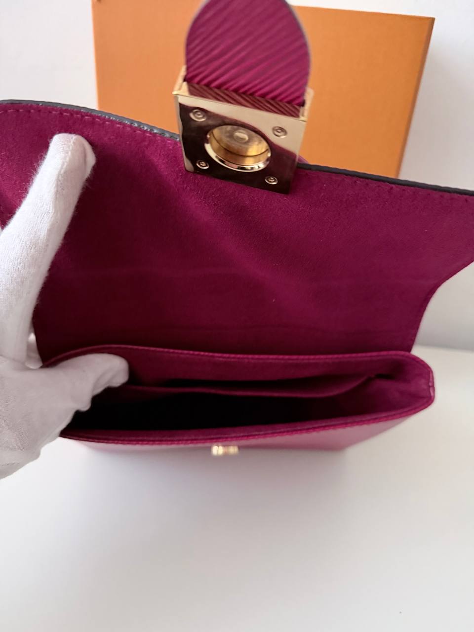 Locky BB Epi Leather Fuchsia – Pre-Loved Crossbody Top Handle Bag