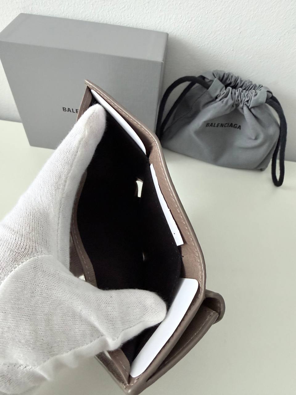 Envelope Leather Compact Wallet – Pre-Owned