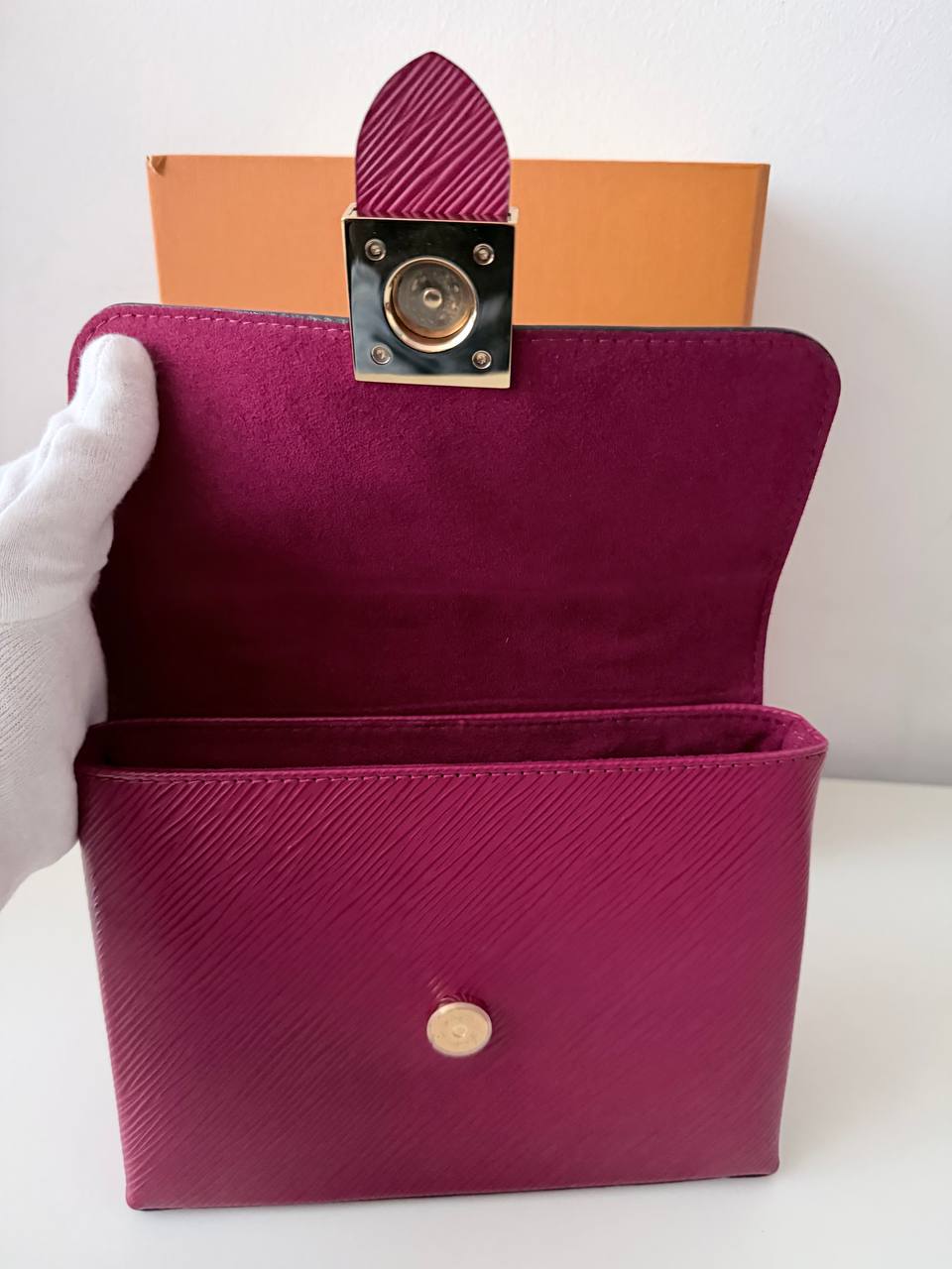 Locky BB Epi Leather Fuchsia – Pre-Loved Crossbody Top Handle Bag