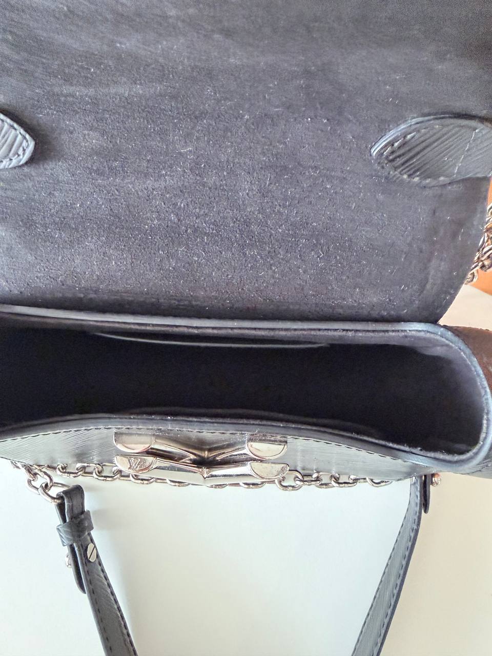 Twist PM Small Black Epi Leather Crossbody Bag – Full Set (Pre-Loved)