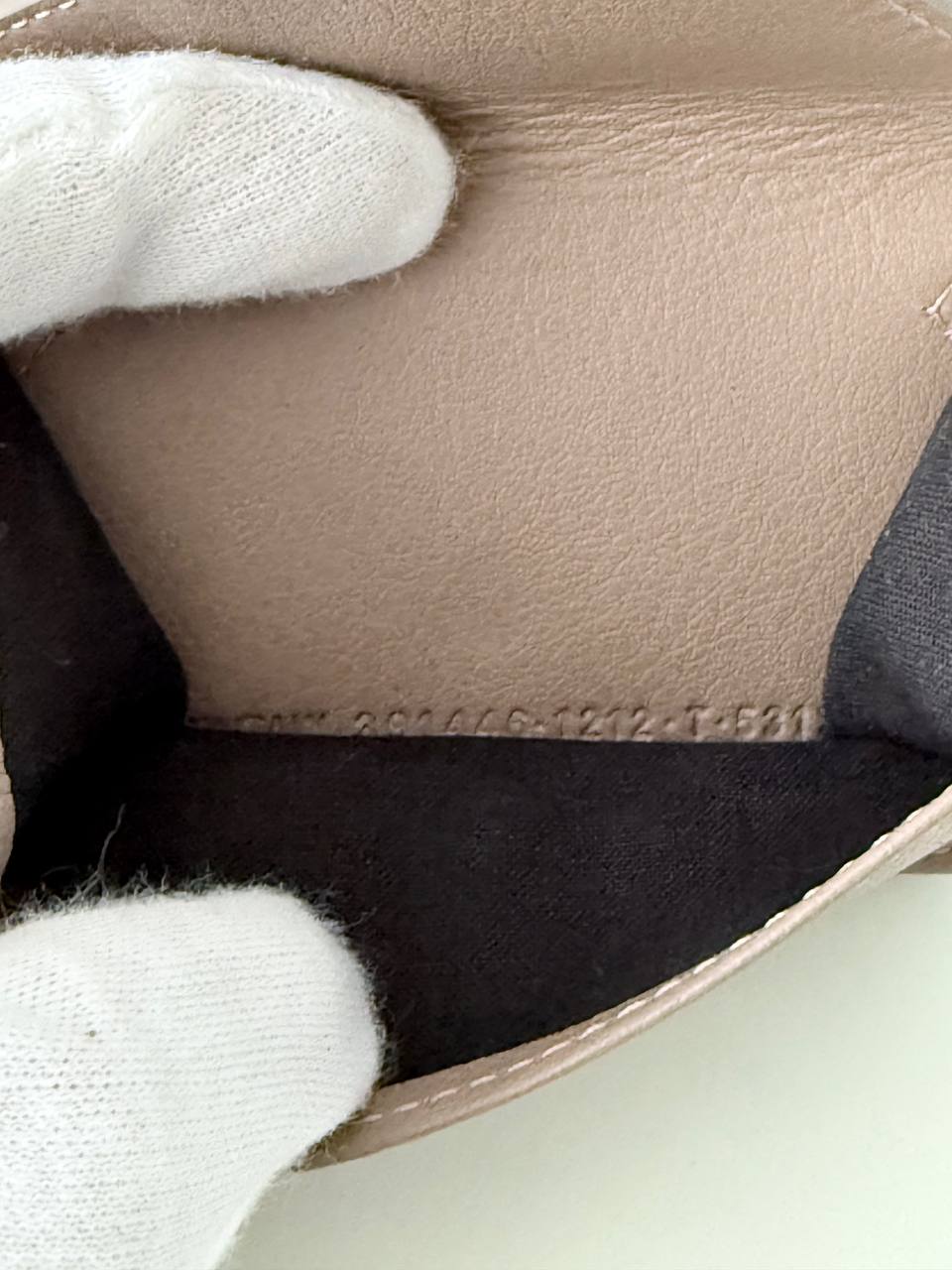 Envelope Leather Compact Wallet – Pre-Owned