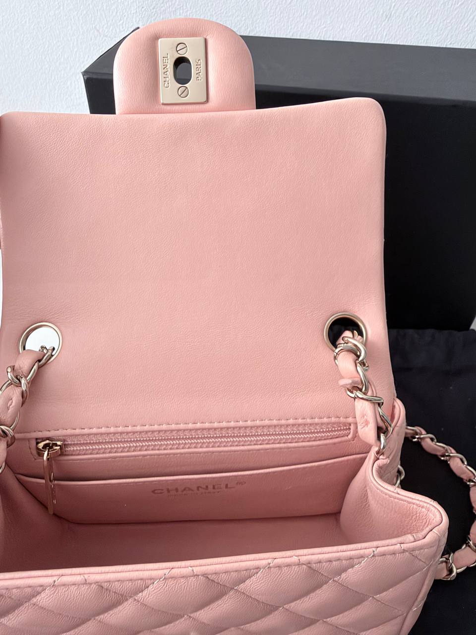 Bolso Chanel Mini Classic Flap Bag en Piel Lambskin Rosa Pastel