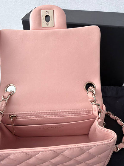 Bolso Chanel Mini Classic Flap Bag en Piel Lambskin Rosa Pastel